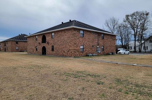 24-Unit Apartment Complex w/ Additional Land