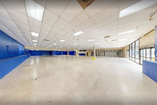 Commerce Point | ±31,250 SF Showroom & Warehouse