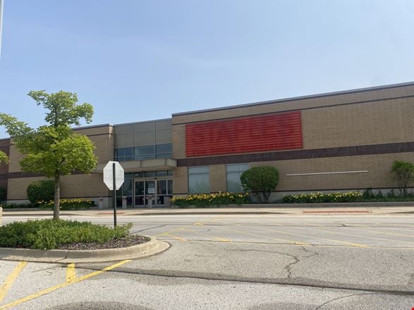 Mundelein Crossing Outlots