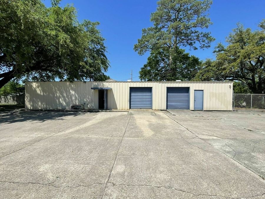 816 Cajundome Blvd.