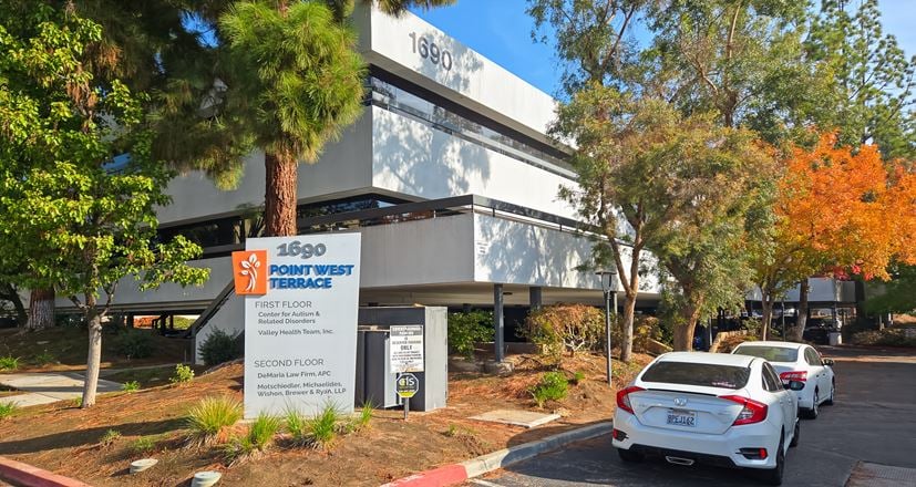 Regus - Fresno - 1690 W Shaw Ave