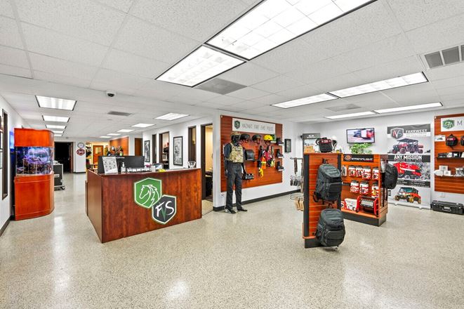 108 Commercial Pl