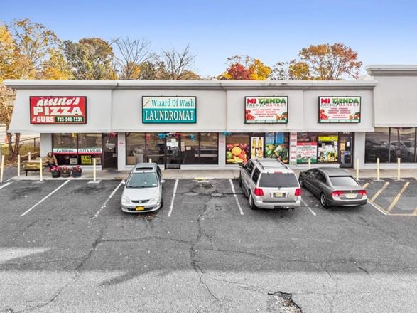 100% OCCUPIED 4 TENANT NEIGHBORHOOD STRIP CENTER