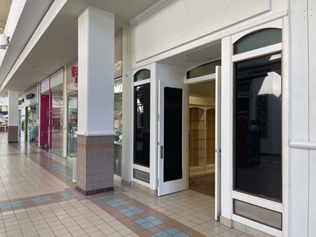 B05      Space Photo Gallery 3