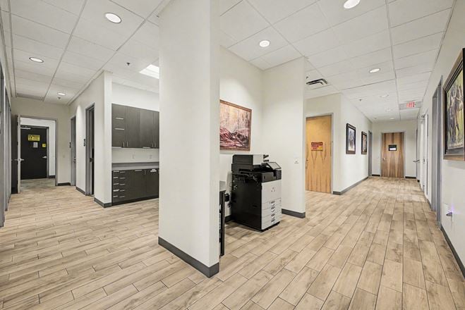 230 N 48th Ave