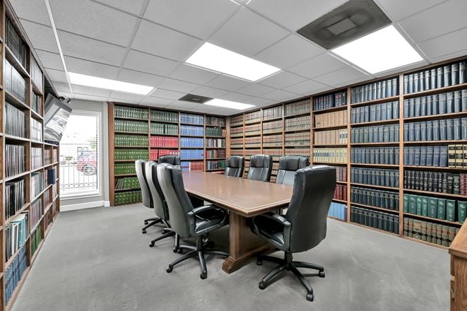 307 N. San Jacinto St. | Downtown Conroe Executive Office