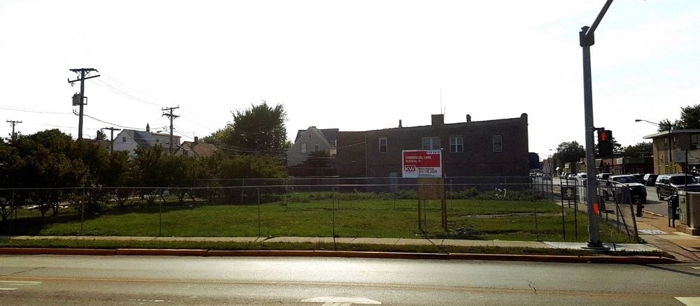 Land property in Cicero, IL