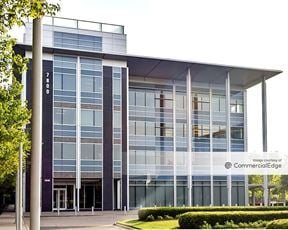 Charlotte Corporate Campus - 7800 Crescent Executive Drive