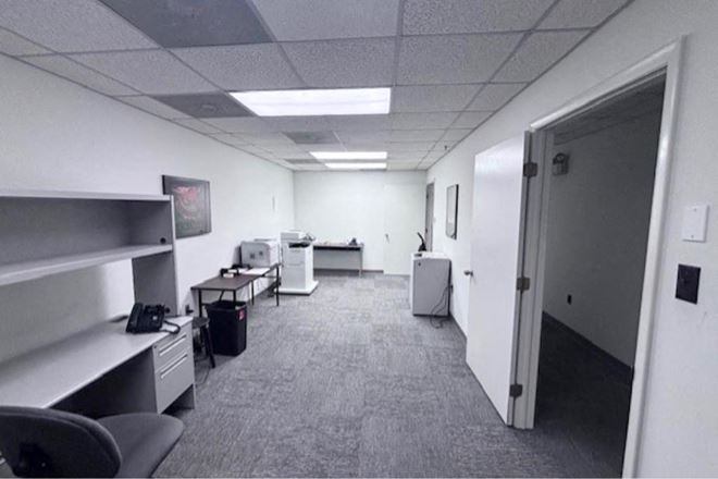 278 Quigley | Airport Business Center