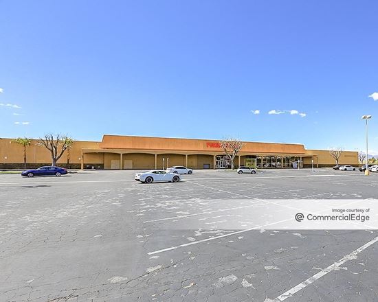 Valencia Mart Shopping Center