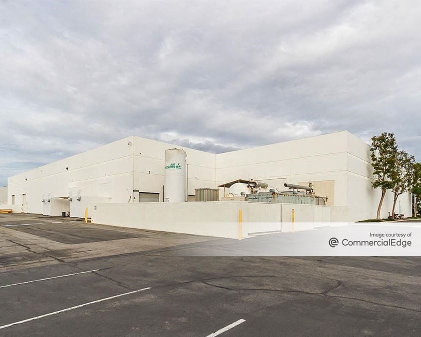Los Alamitos Corporate Center - 4398 Corporate Center Drive