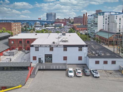 2111 Center St