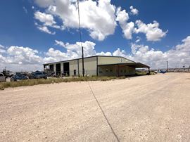 Industrial Facility w/Wash-Bay & Housing