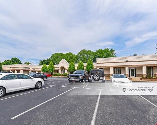Business Quarters Lake Norman - 16501 Northcross Drive