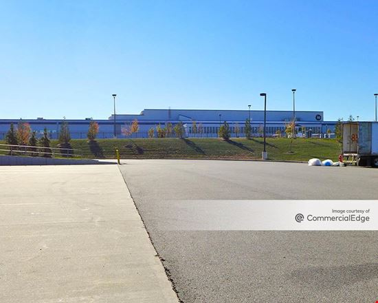 Turnpike 10 Commerce Center - 3001 Woodbridge Avenue