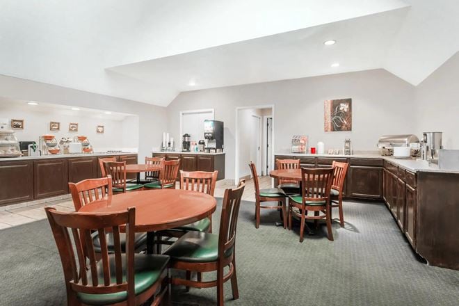 Hawthorn Suites