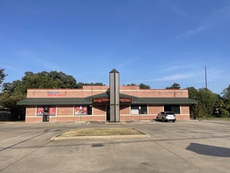 Retail space for Rent at 1400 N. Center St. in Bonham