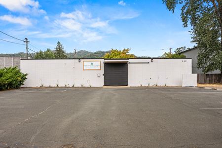 Photo of commercial space at 530-532 S. School Street in Ukiah