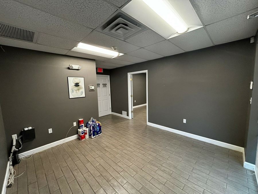 Flex Space for Lease Near US- 301 & University Parkway!