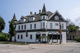 2900 S Kinnickinnic Ave - $100k NOI Fully Leased