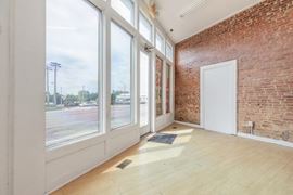 Dogtown Retail/Office For Lease on Manchester Road