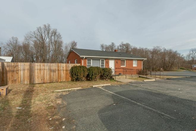 Rt 17 Yard Space
