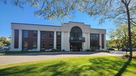 Office space for Rent at 39520 Woodward Avenue in Bloomfield Hills