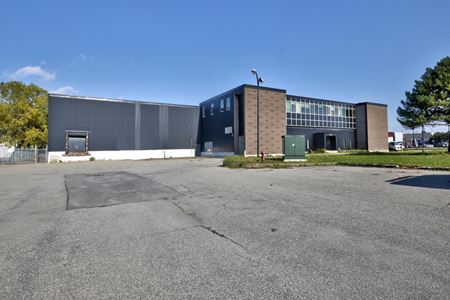Photo of commercial space at 255 Montée de Liesse in Saint Laurent