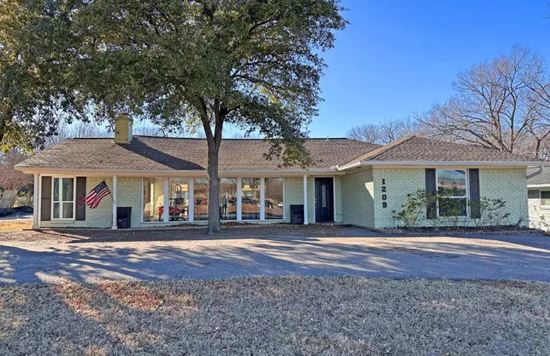 1209 N Goliad St - Renovated Office Building