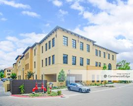Middle Plaza - 300 El Camino Real