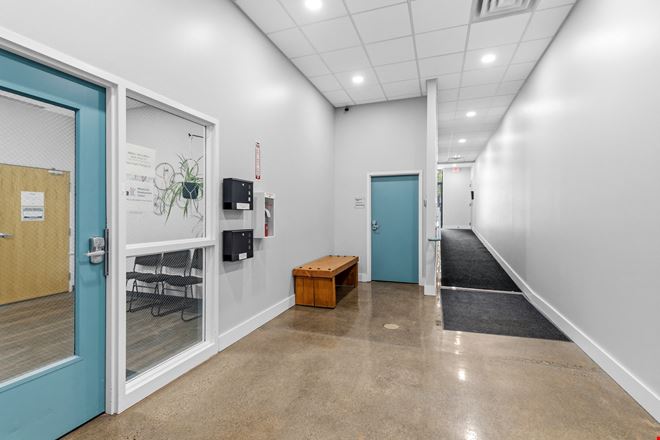 2375 University Ave W