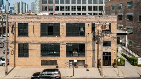 Commercial space for Rent at 327 North Aberdeen Street in Chicago