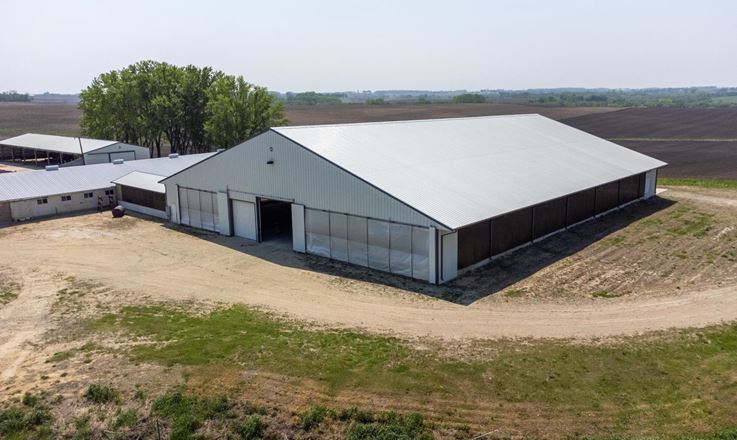 Large Industrial Warehouse with Flexible Layout & High-Capacity Doors