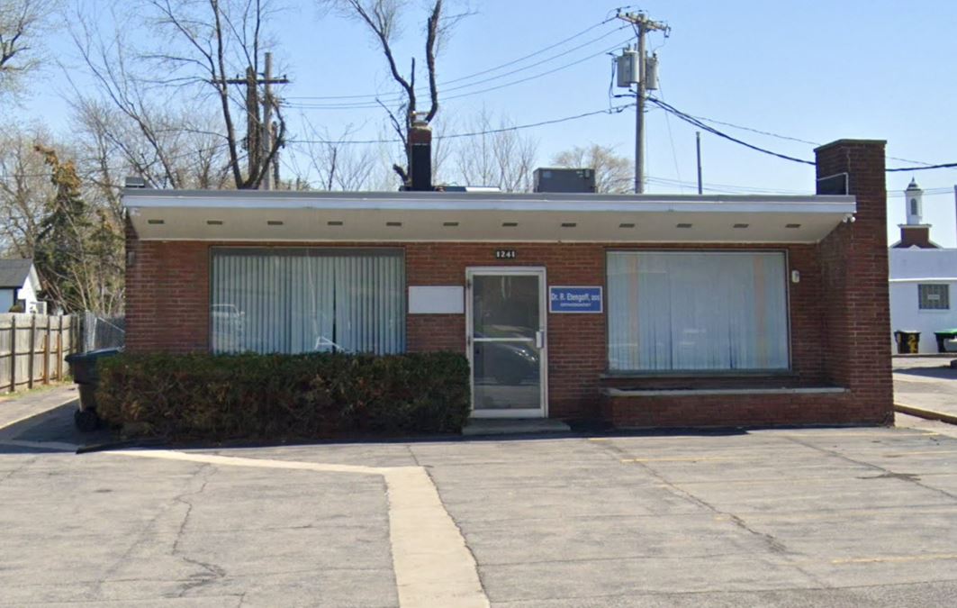 2,945+/- SF Free Standing Building