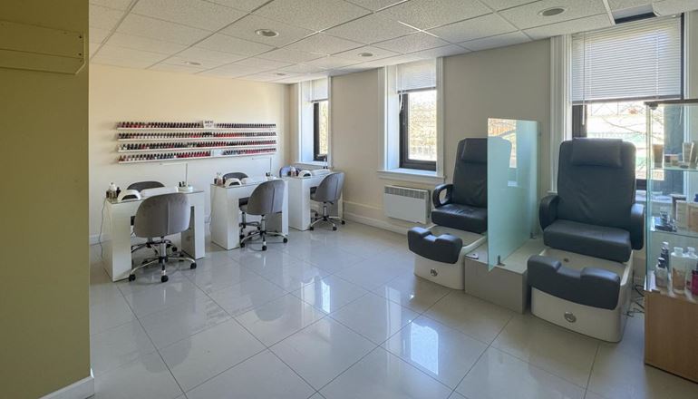 1,100 SF | 29-28 Ditmars Boulevard | Second Floor Retail Space W/ Significant Branding Opportunity & Signage Visibility for Lease