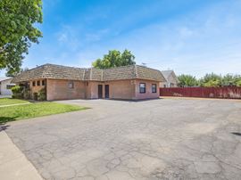 ±2,878 SF Office Building in Lindsay, CA
