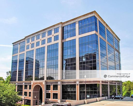 10 Glenlake South Tower