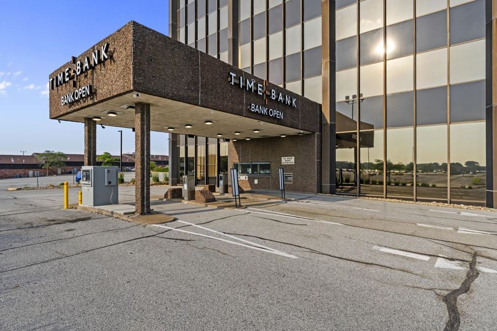 100 E Kimberly Rd, Davenport Sale