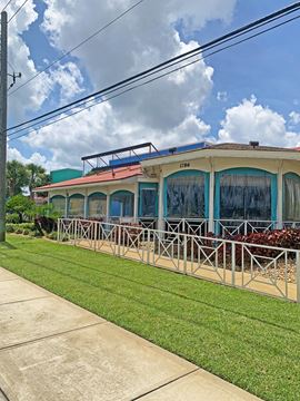 Former Bahama Breeze