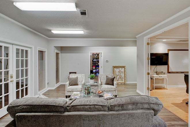 1721-1725 E Southlake Blvd