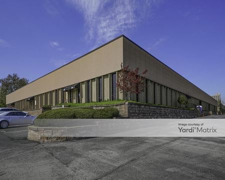 Plaza West Service Center - St. Louis