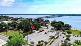 Waterview Standalone Building in Historic Downtown Palatka