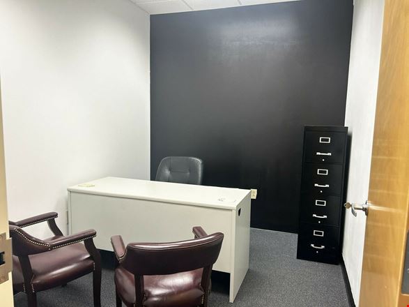 200 Cascade Pointe Ln, Unit 105