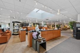 Flagship Creve Coeur Retail