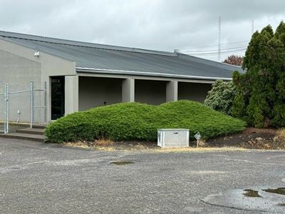 Warehouse/Office/Yard with Great Freeway Exposure