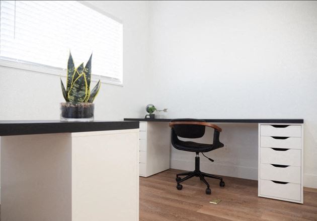AW Management LLC - 1400 Laredo