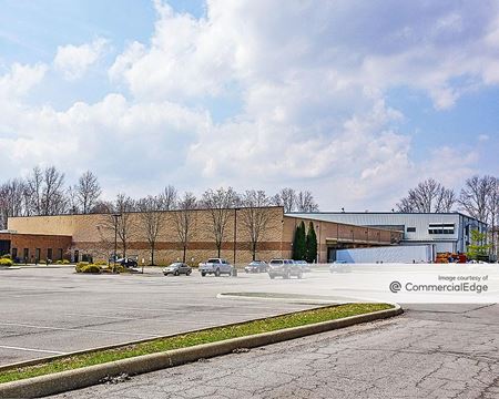 Photo of commercial space at 15900 Foltz Industrial Pkwy in Strongsville