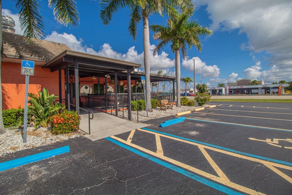 Turnkey Restaurant with Great Visibility in North Fort Myers