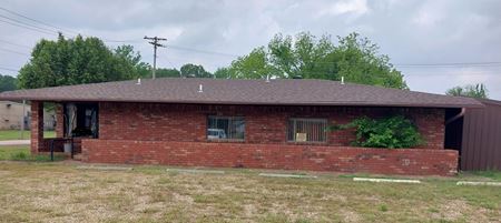 Other space for Sale at 311 Pennington Dr in Paris