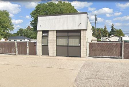 25530 Schoenherr Rd - Warren